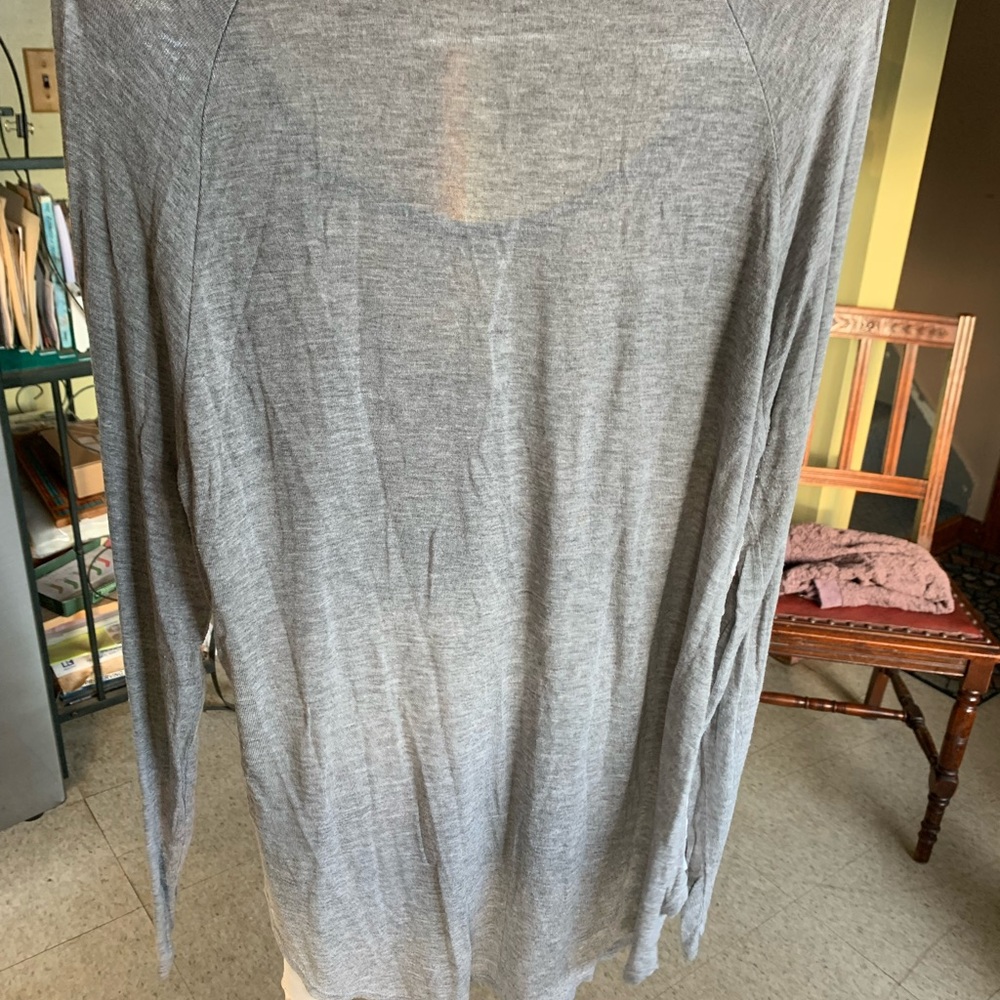Maurices medium grey shirt with white lace - Picture 4 of 4